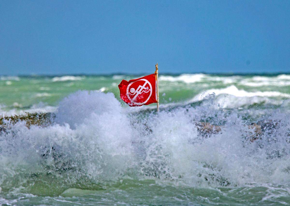 A no swimming flag as the waves crash against rocks at the Haulover Beach Park during a November 2021 rip current alert from the National Weather Service. The week of Tuesday, April 19, 2022, through Sunday the 24th brings another round of rip currents and small craft advisories to South Florida and Keys waters.