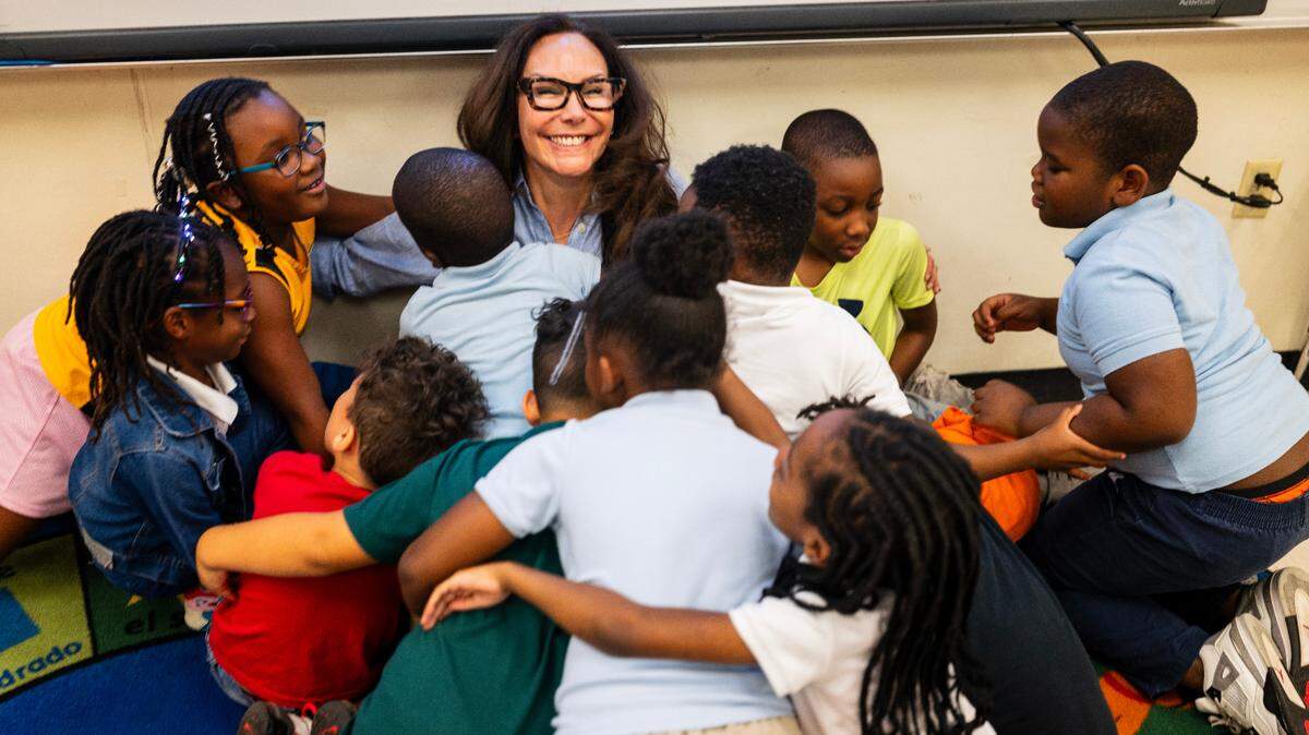 Sandra Bermudez, founder of The Lucy Project, with kids from Norwood Elementary in Miami Gardens who participated in The Lucy Project’s reading program.