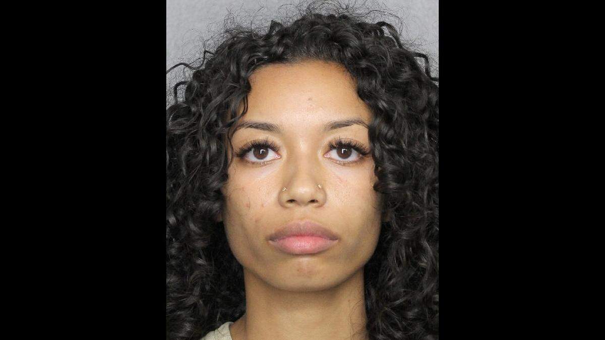 Broward deputies arrested detention deputy Victoria Campos-Marquetti for smuggling drugs into Broward Main Jail. The 21-year-old is now suspended without pay.