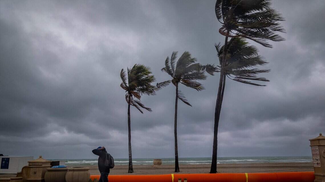 Flooding, gusty winds forecast for Miami, Fort Lauderdale, Palm Beach. Secure holiday trim
