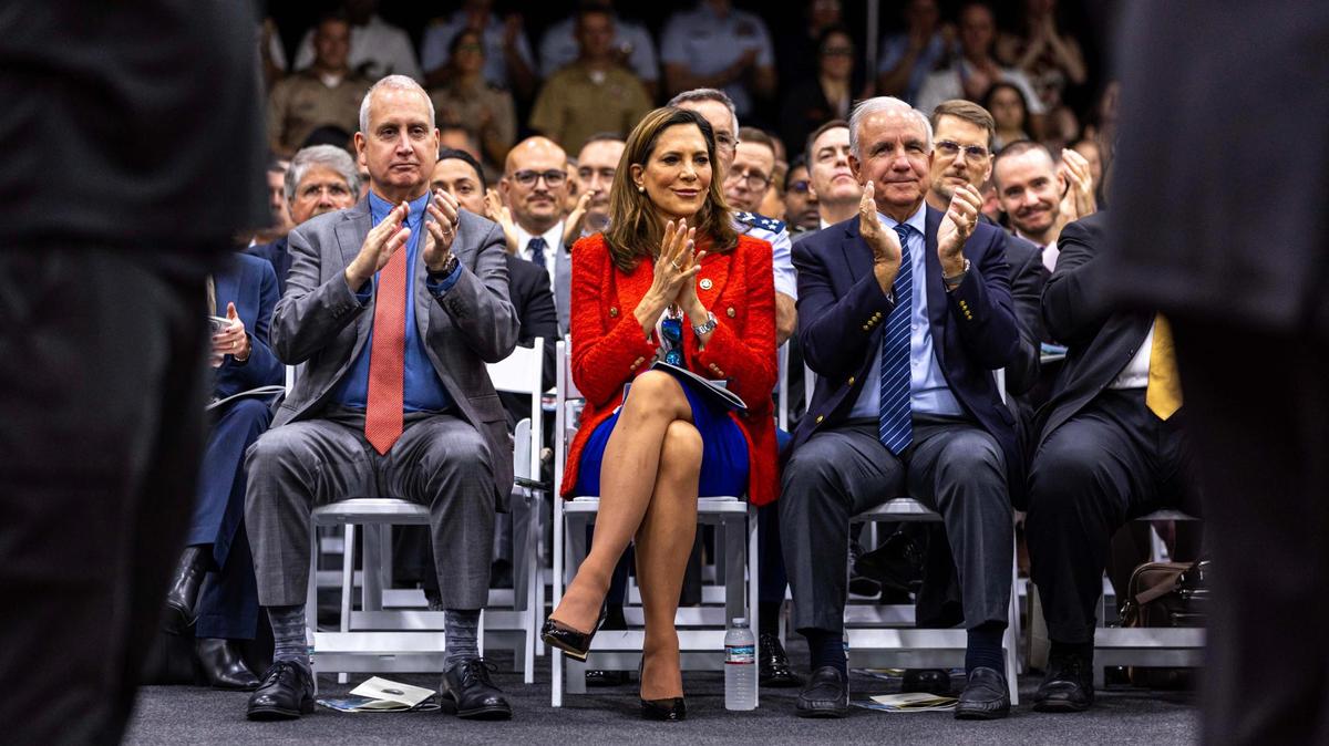 De izquierda a derecha, los representantes de los Estados Unidos por Florida Mario Díaz-Balart, María Elvira Salazar y Carlos A. Giménez, en el Comando Sur de los Estados Unidos el jueves 7 de noviembre de 2024, en Doral, Florida.
