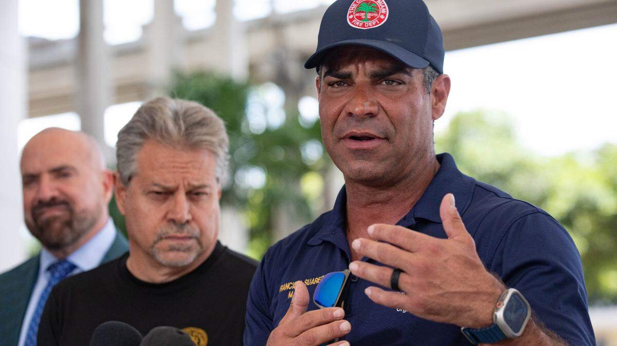 Mayor Francis Suarez (right) speaks at a press conference on June 10, 2024, in Miami.