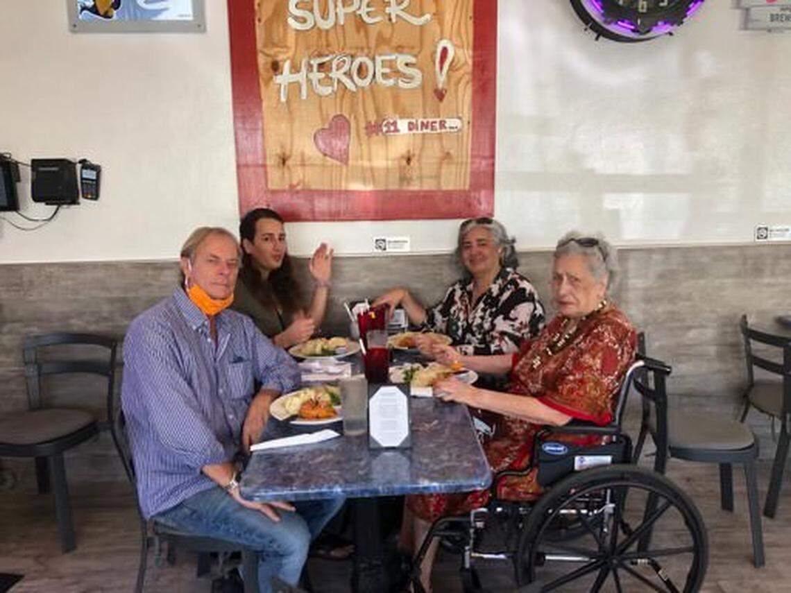Andrea Doria Dos Passos with her mother Ana Van Gilst, her stepfather Victor Van Gilst and her grandmother Elci Doria.
