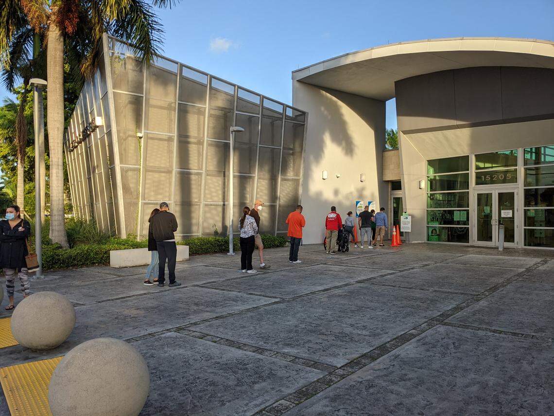 The 7 a.m. line at Kendall Lakes Library at 15205 SW 88th St. on Election Day, Nov. 3, 2020.