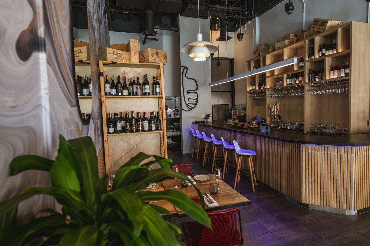The bar at The Crown Pasta & Risotto restaurant in Coral Gables.