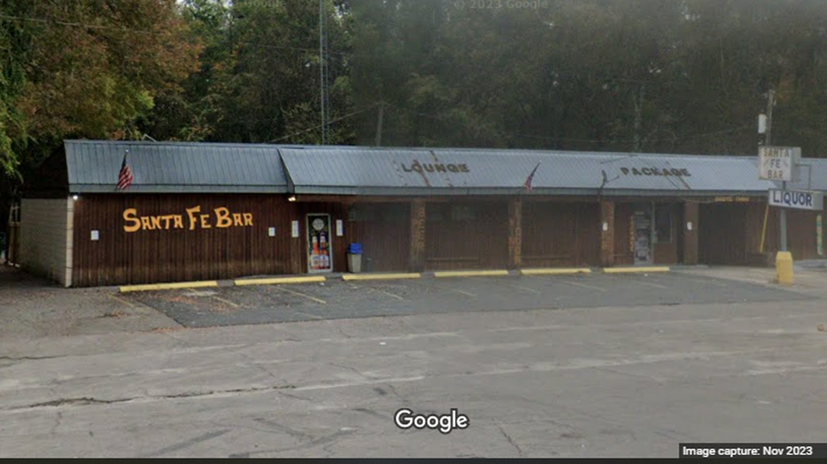 Billy’s Santa Fe Bar in Florida posted on the sheriff’s office Facebook page that it was discounting shots after the mortar round was found.