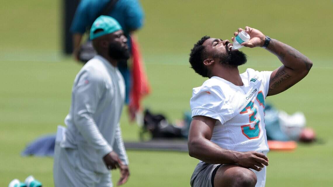 ‘¡Es tiempo!’ El RB de los Dolphins Raheem Mostert dice que está autorizado para campamento de entrenamiento