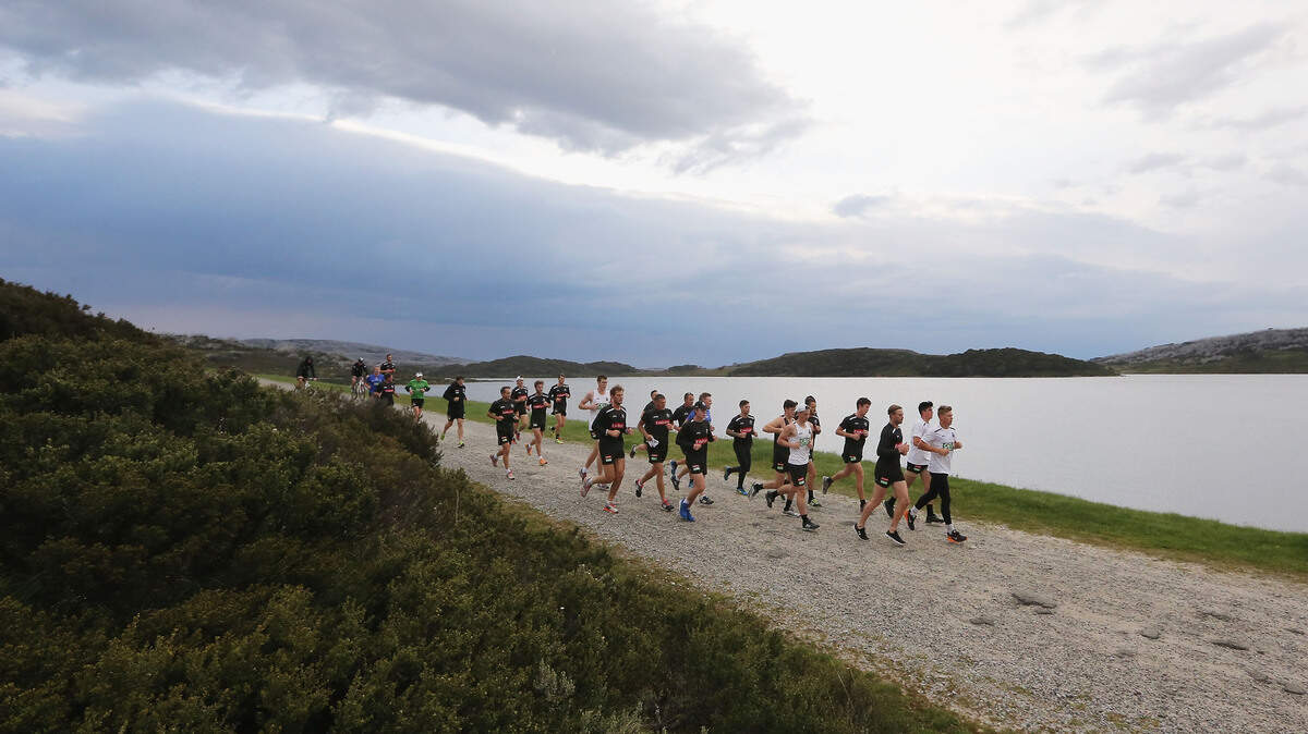 Magpies players run from camp to circuit training at Rocky Valley Lake during a Collingwood Magpies AFL pre-season training camp at Falls Creek on November 19, 2015 in Falls Creek, Australia.