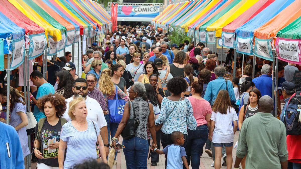 Miami Book Fair 2018, Street fair Sunday, November 18, 2018