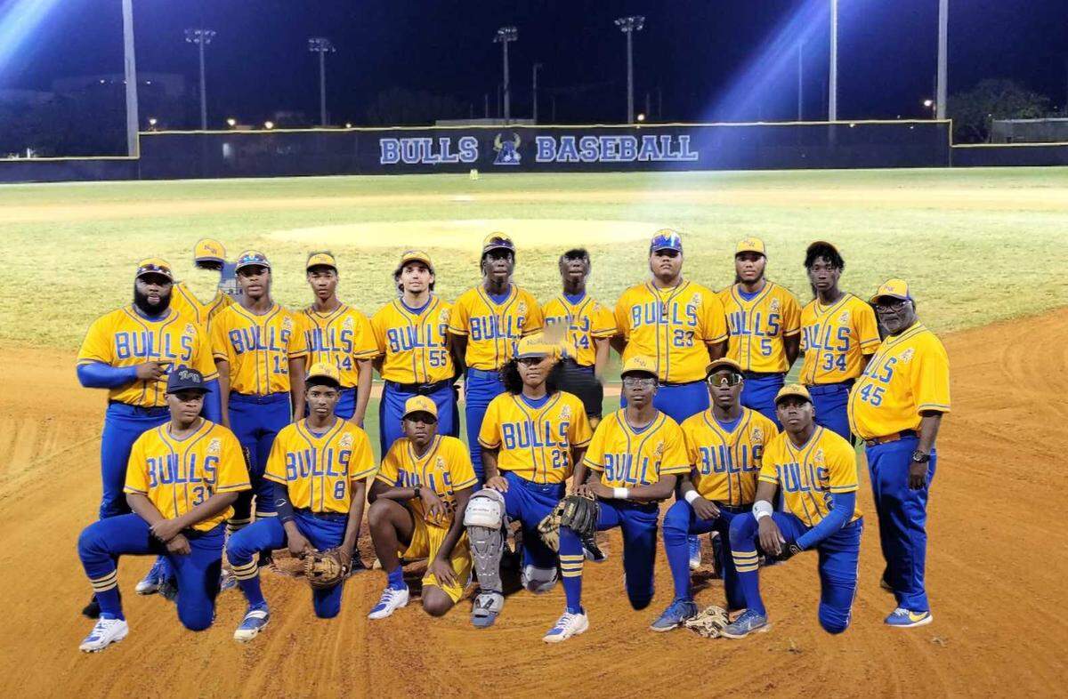 Miami Northwestern’s 2022 baseball players and coaches