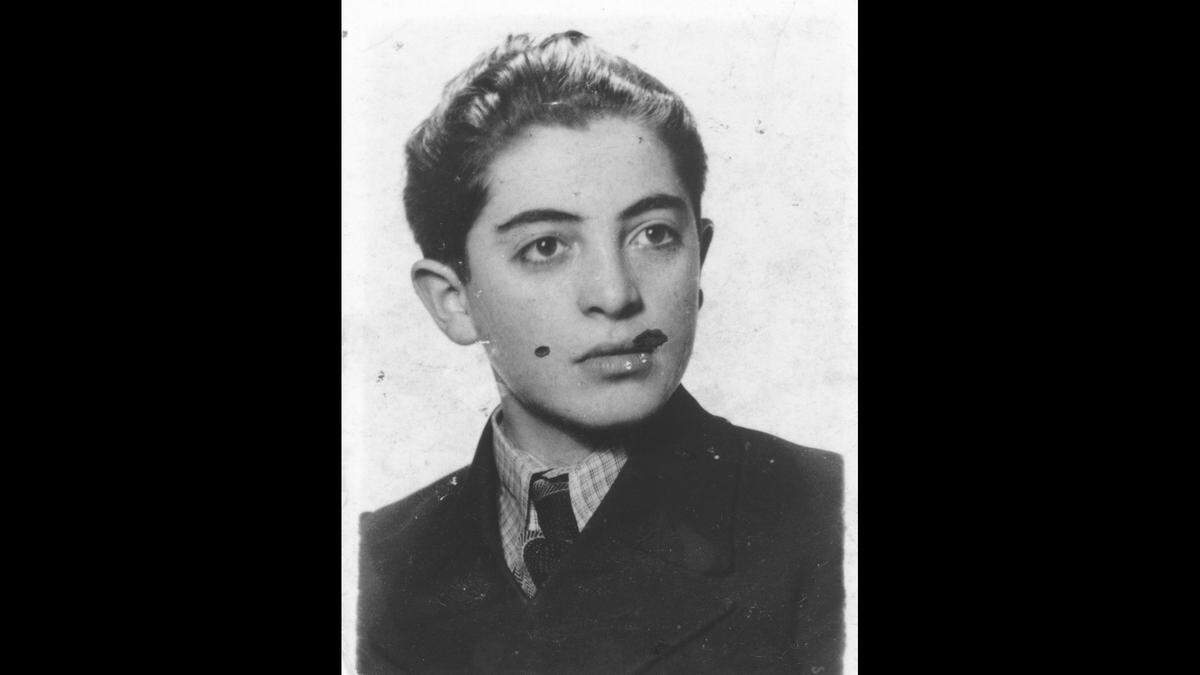 Sam Ron’s mother hid a photo of her son in her shoe while she was in labor and concentration camps.