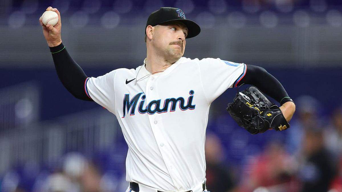 MIAMI, FLORIDA - APRIL 06: Janson Junk #26 of the Miami Marlins pitches against the Cincinnati Reds in the first inning at loanDepot park on April 06, 2026 in Miami, Florida. (Photo by Megan Briggs/Getty Images)