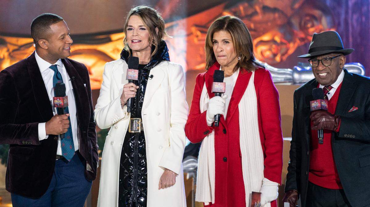 Savannah Guthrie says goodbye to her longtime colleague, Hoda Kotb.