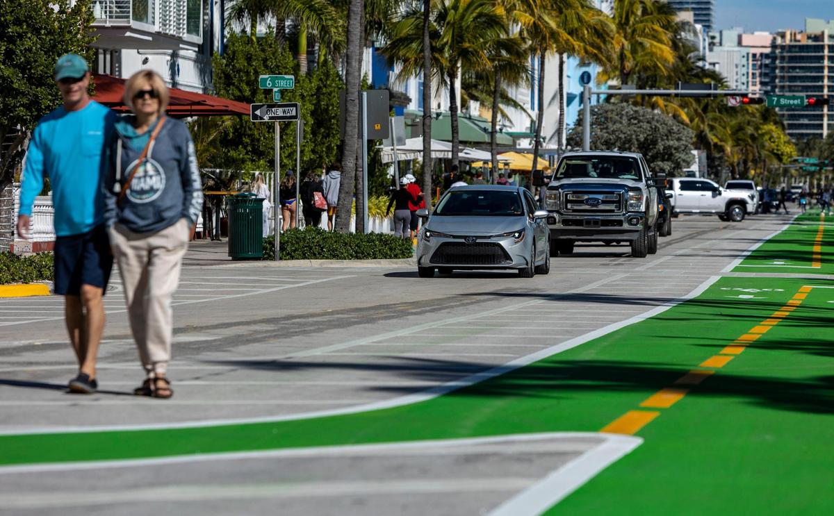 One lane of southbound traffic returned to South Beach’s Ocean Drive on Monday, Jan. 24, nearly two years after the city of Miami Beach closed the street to cars in the early months of the COVID-19 pandemic to expand outdoor dining and public recreation space.