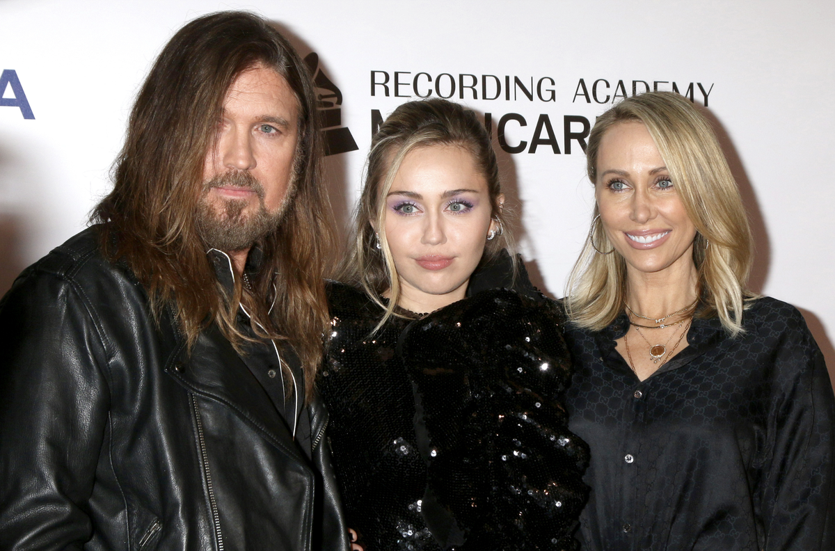 Tish Cyrus reveals what’s going on between her and daughter Miley Cyrus.