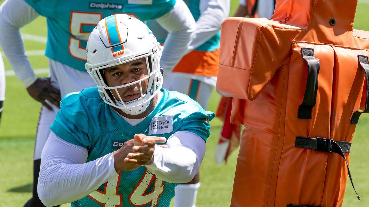 Miami Dolphins Linebacker Chop Robinson (44) do defensive drills during NFL mandatory minicamp at Baptist Health Training Complex in Hard Rock Stadium on Tuesday, June 4, 2024, in Miami Gardens, Fla.