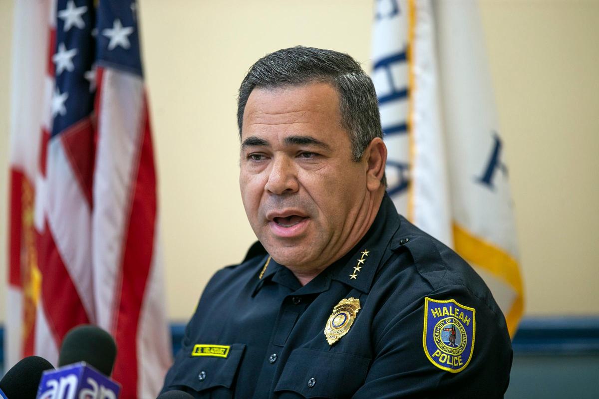 Sergio Velázquez, jefe de la Policía de Hialeah, en una conferencia de prensa del 15 de noviembre de 2019 sobre el caso del sargento Jesús Menocal Jr., a quien varias mujeres y niñas acusan de conducta sexual indebida.