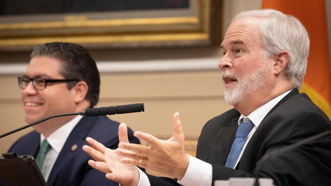 Coral Gables auditará compras de Amazon de la ciudad tras arresto de miembro de la junta escolar del condado