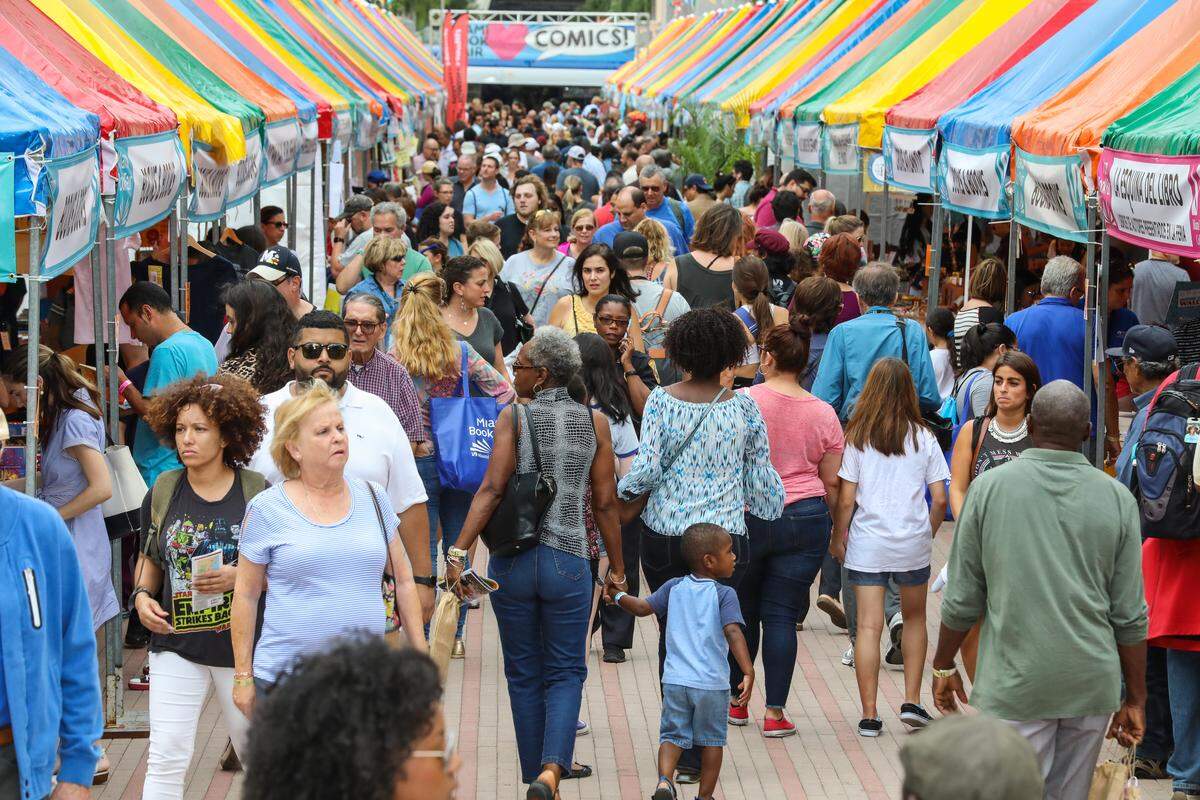 Miami Book Fair 2018, Street fair Sunday, November 18, 2018