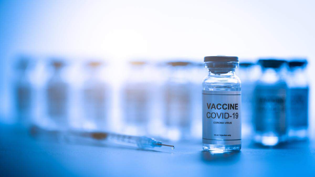 Police in Plant City are searching for a man accused of stealing a car from a vaccination site that had vials of the COVID-19 vaccine inside, police said Thursday.