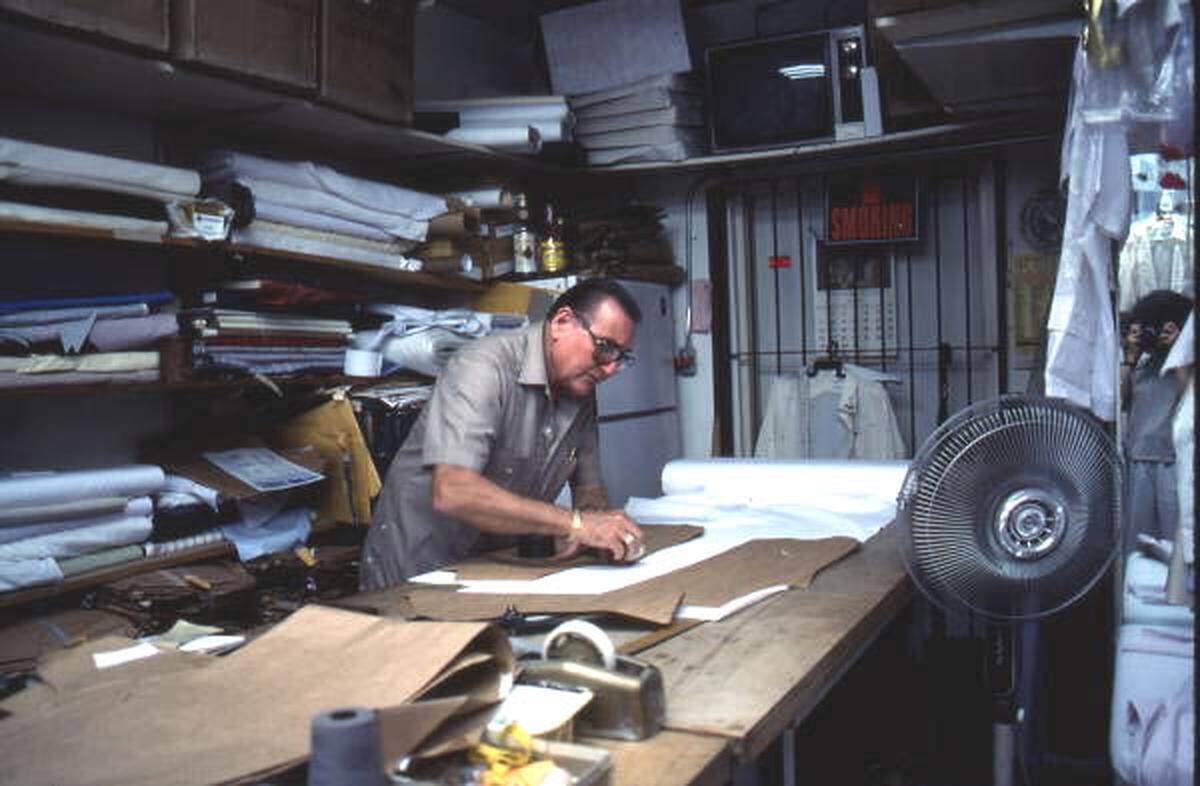 Ramón Puig began his career as a tailor in his native Zaza del Medio in the central region of Cuba, then established his first store in Sancti Spíritus. Later, he opened La Casa de las Guayaberas in Miami, which is run by his son Louis Puig.