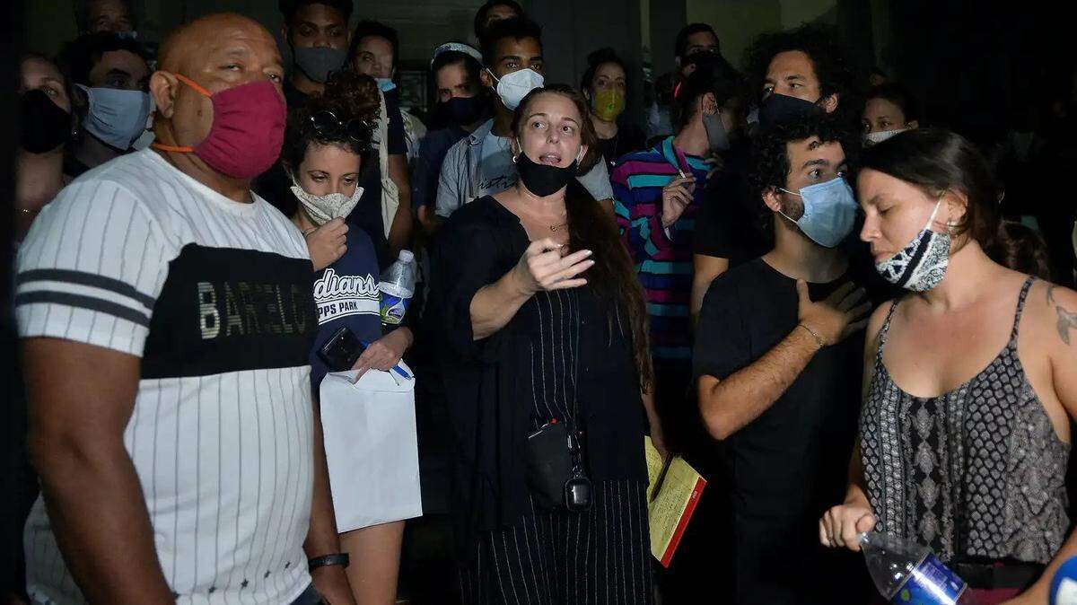 Performance artist Tania Bruguera, center, speaks after a meeting with Cuba’s vice minister of culture in 2020. She now is leading a boycott of this year’s art Biennial in Cuba.