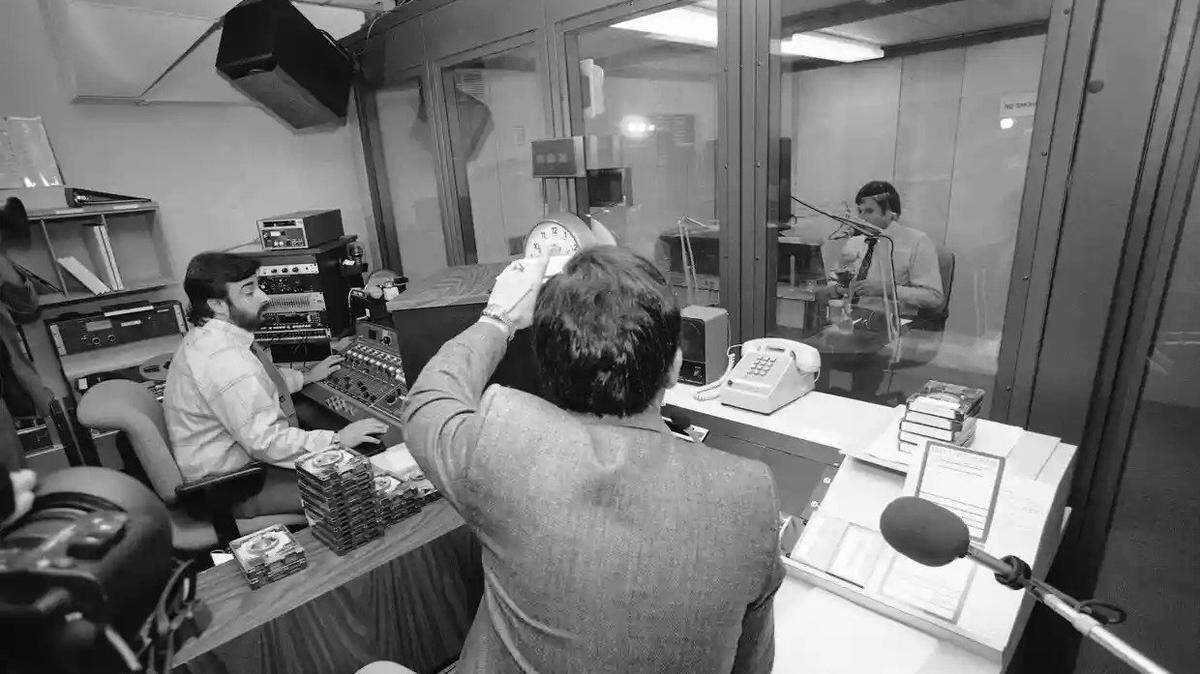 Radio Martí debuted on May 20, 1985.