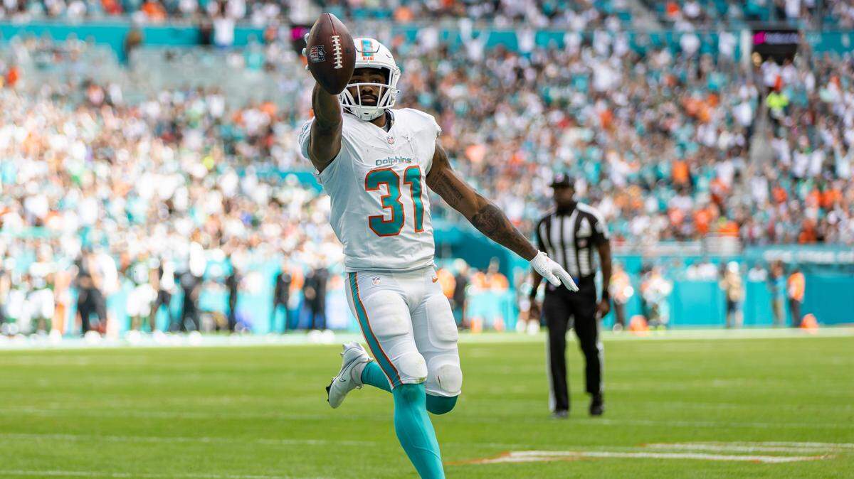 El running back de los Dolphins Raheem Mostert (#31) celebra tras anotar un touchdown en el partido contra los Jets de New York, celebrado el 17 de diciembre de 2023 en el Hard Rock Stadium en Miami Gardens, Florida.