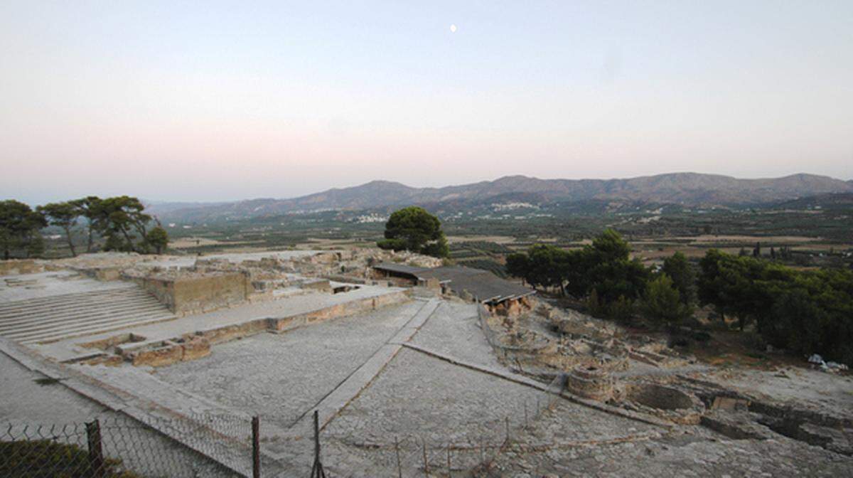 The armor was found on the Greek island of Crete, university experts said.