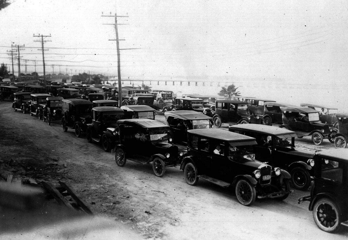 In 1921, traffic was already clogging what would come to be called the MacArthur Causeway. The bridge to Star Island is visible in the distance behind the causeway.