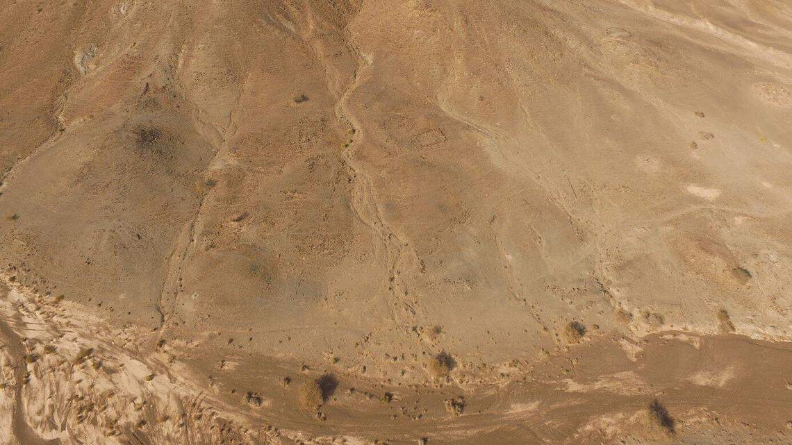 Archaeology students followed a tip and unearthed a settlement with three “coveted” artifacts left during the Bronze Age, photos show.