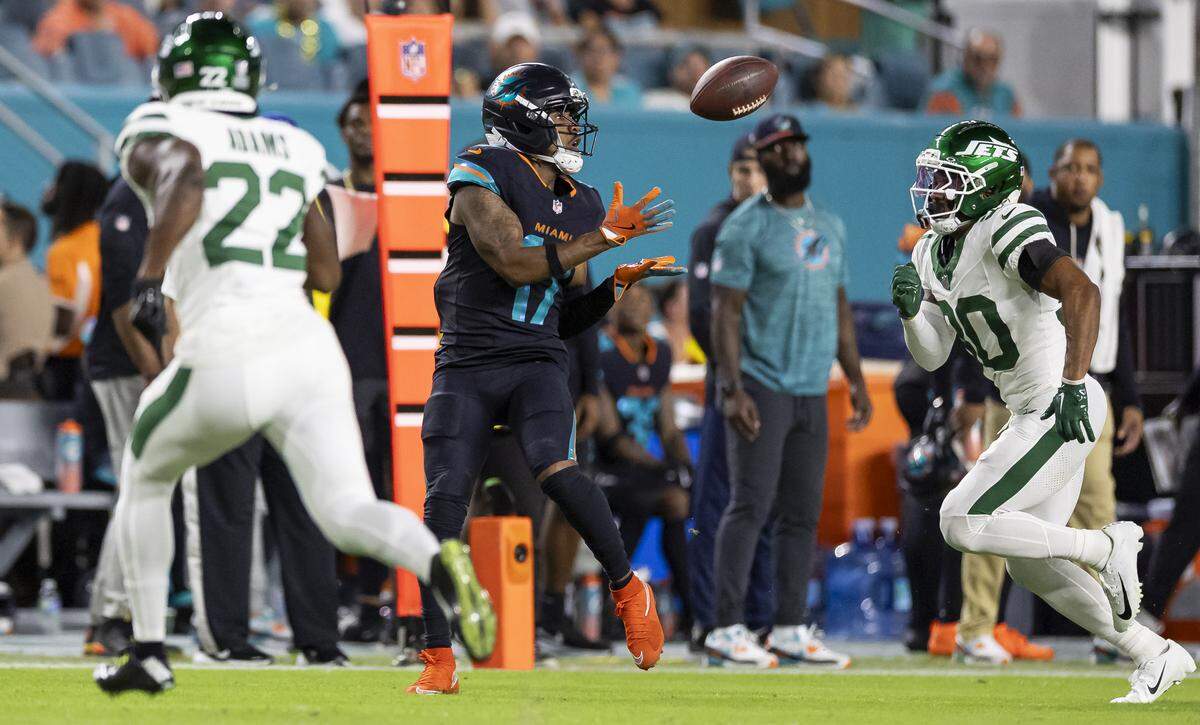 Miami Dolphins wide receiver Jaylen Waddle (17) catches a pass in the first half of his NFL game against the New York Jets at Hard Rock Stadium on Monday, Sept. 29, 2025, in Miami Gardens, Fla.