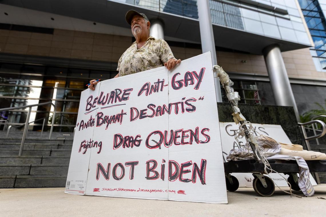 An anti-DeSantis protester displays his message outside the Miami Four Seasons hotel on Brickell Avenue on Wednesday, May 24, 2023, as supporters of Gov. Ron DeSantis gather for the start of this campaign for the Republican nomination for president. D.A. Varela dvarela@miamiherald.com