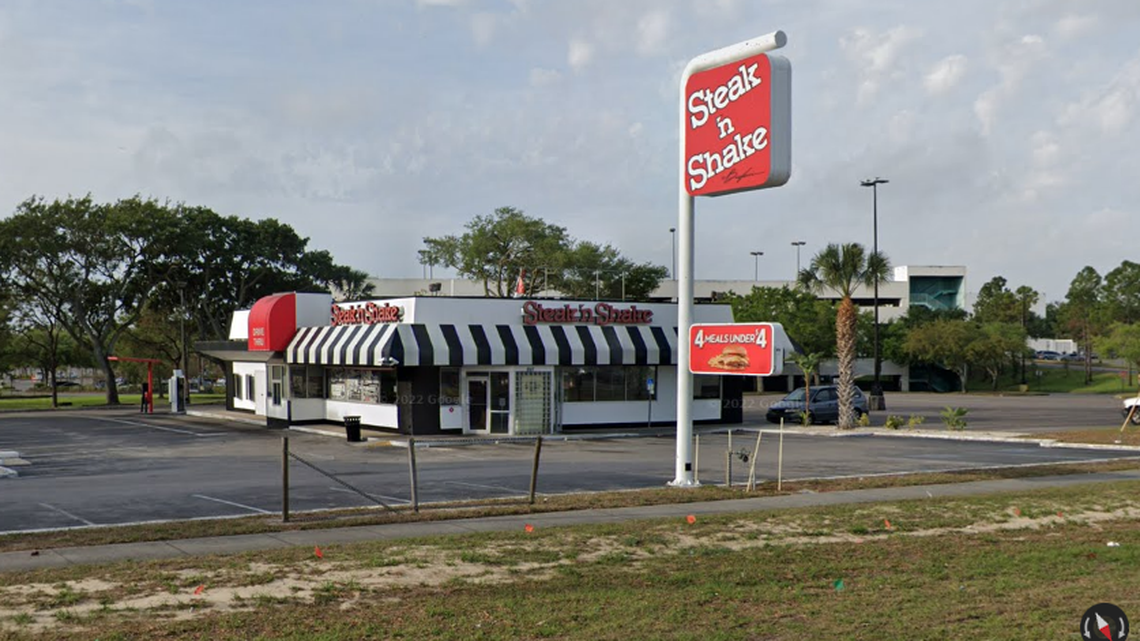 A mistake on one customer’s order at Steak ‘n Shake ended with one of the Florida restaurant’s employees beaten to the point of needing hospitalization, according to the Hillsborough County sheriff’s Office.
