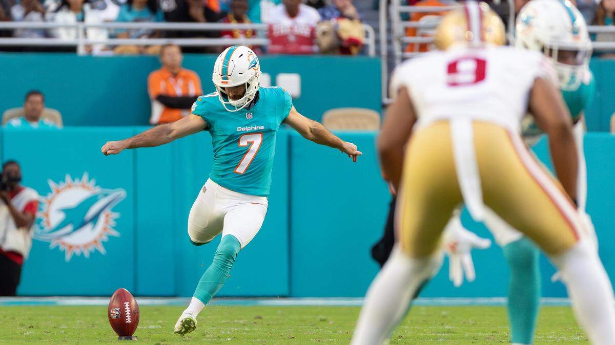 Miami Dolphins placekicker Jason Sanders (7) punts the ball during the first half of an NFL game against the San Francisco 49ers at Hard Rock Stadium on Sunday, Dec. 22, 2024, in Miami Gardens, Florida.