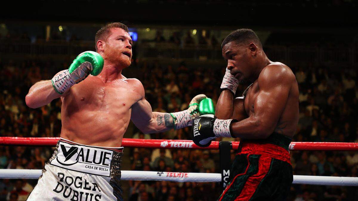 Canelo Alvarez punches Daniel Jacobs during their WBC/WBA/IBF middleweight title unification bout at T-Mobile Arena on May 04, 2019 in Las Vegas, Nevada.