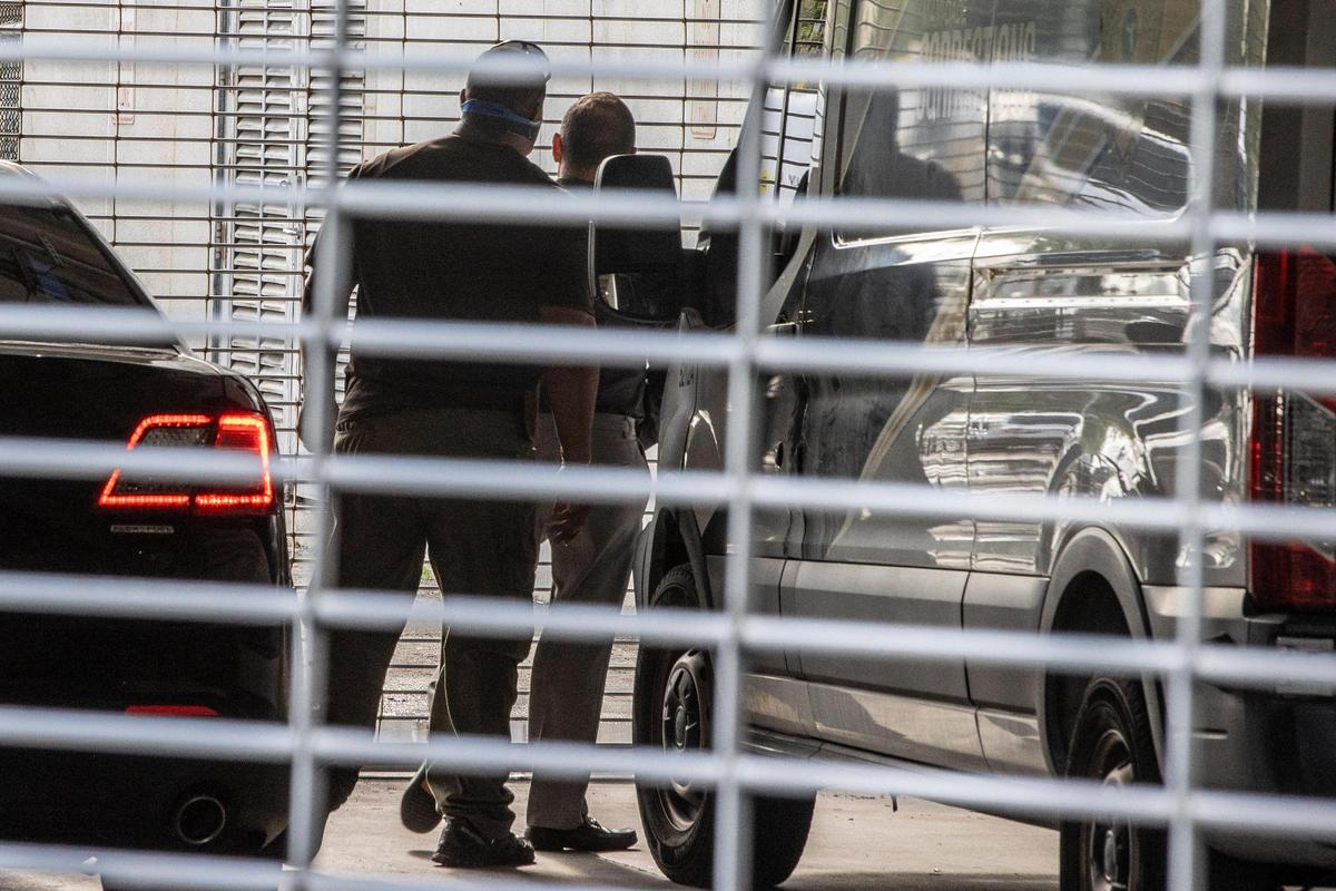 Police officers escort Miami-Dade Commissioner Joe Martinez into the Miami-Dade Turner Guilford Knight Correctional Center in Doral on Tuesday morning, Aug. 30, 2022.