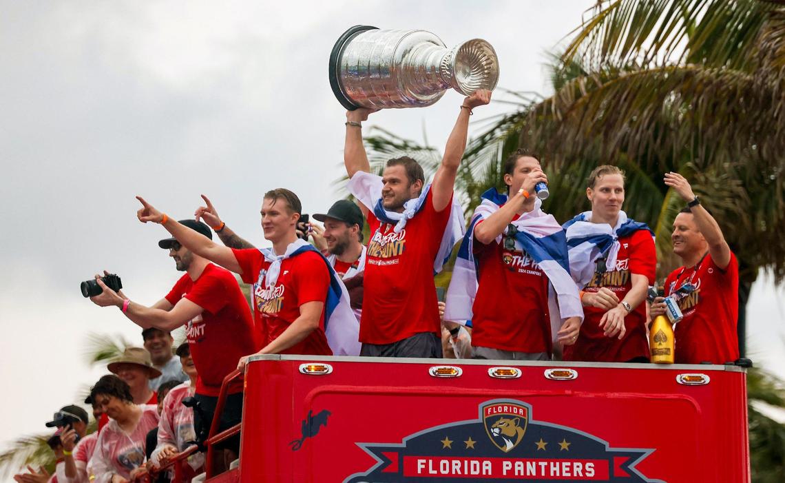 Florida Panthers center Aleksander Barkov lifts the Stanley Cup alongside teammates as fans cheers during the Florida Panthers victory parade before the Stanley Cup victory parade at Fort Lauderdale Beach on Tuesday, June 30, 2024 in Fort Lauderdale.&nbsp;
