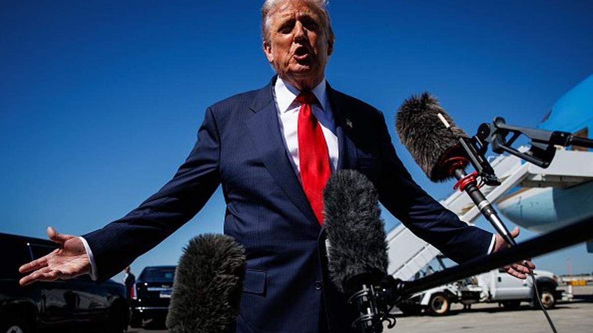 WEST PALM BEACH, FLORIDA - OCTOBER 31: US President Donald Trump speaks to reporters as he arrives at Palm Beach International Airport on October 31, 2025 in West Palm Beach, Florida. Trump is spending the weekend at his Mar-A-Lago estate in Palm Beach, Florida. (Photo by Samuel Corum/Getty Images)