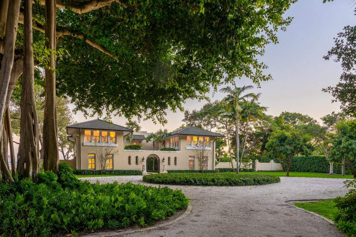 William Jennings Bryan’s Villa Serena, built in 1913, occupies a lush bayfront site at the end of a gravel drive off Brickell Avenue in Miami’s Coconut Grove. Its owner, billionaire Ken Griffin, wants to move the protected historic house to nearby Vizcaya’s farm village.