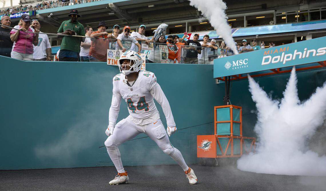 Miami Dolphins linebacker Chop Robinson (44) makes his way on the field with his teammates before their NFL game against the Los Angeles Chargers at Hard Rock Stadium on Sunday, Oct. 12, 2025, in Miami Gardens, Fla.
