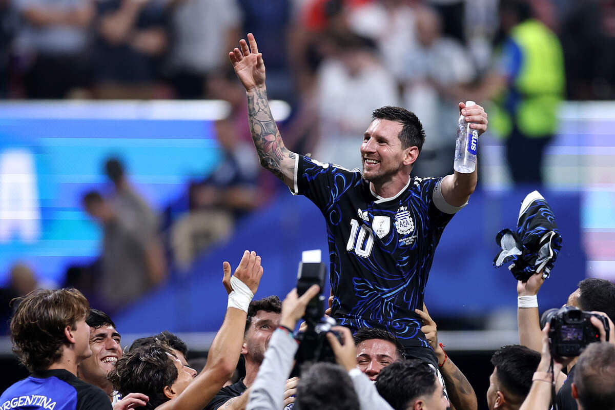 ATLANTA, GEORGIA - JULY 15: Lionel Messi #10 of Argentina celebrates with teammates after the 2-1 win during the FIFA World Cup 2026 Semi Final match between England and Argentina at Atlanta Stadium on July 15, 2026 in Atlanta, Georgia. (Photo by Buda Mendes/Getty Images)