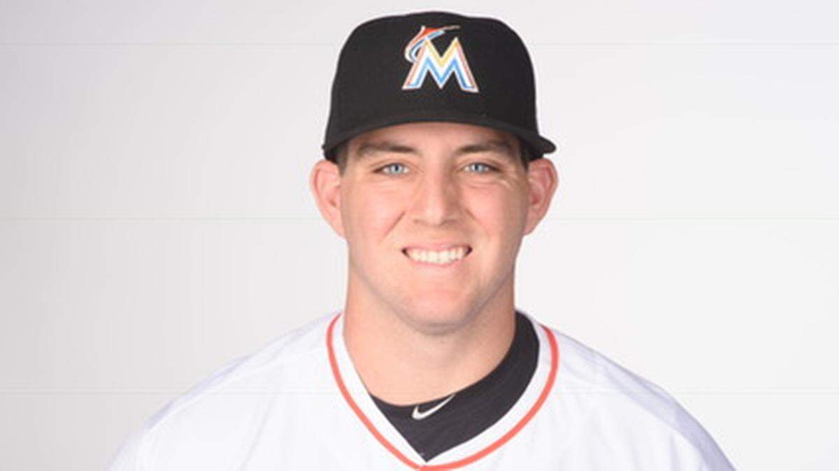 Miami Marlins outfield prospect Austin Dean was promoted to the majors on Wednesday and added to the team’s 40-man roster.