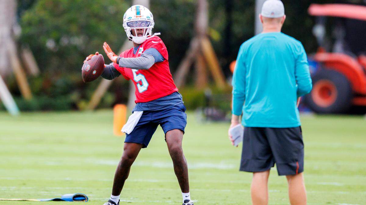 Miami Dolphins quarterback Teddy Bridgewater sets up to pass during the NFL football team’s organized team activities at Baptist Health Training Complex in Hard Rock Stadium on Tuesday, May 24, 2021 in Miami Gardens, Florida, in preparation for their 2022-23 NFL season.