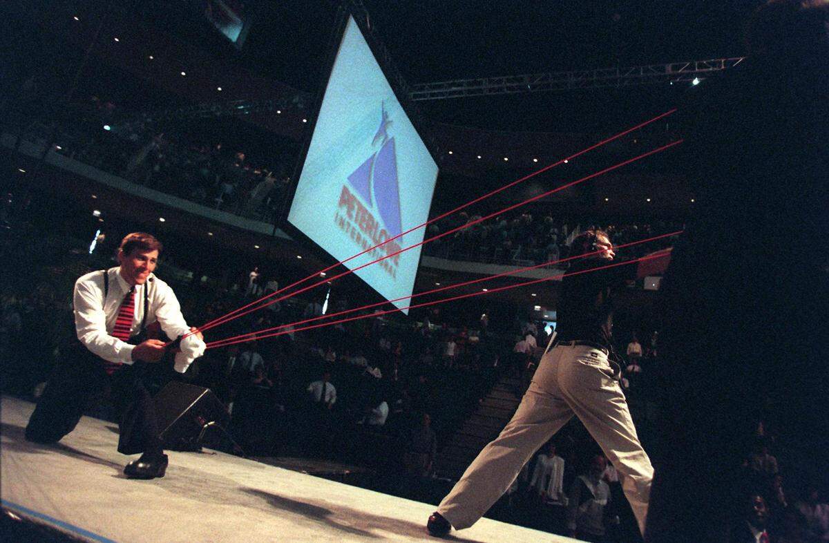 Anthony Robbins prepares to launch a t-shirt