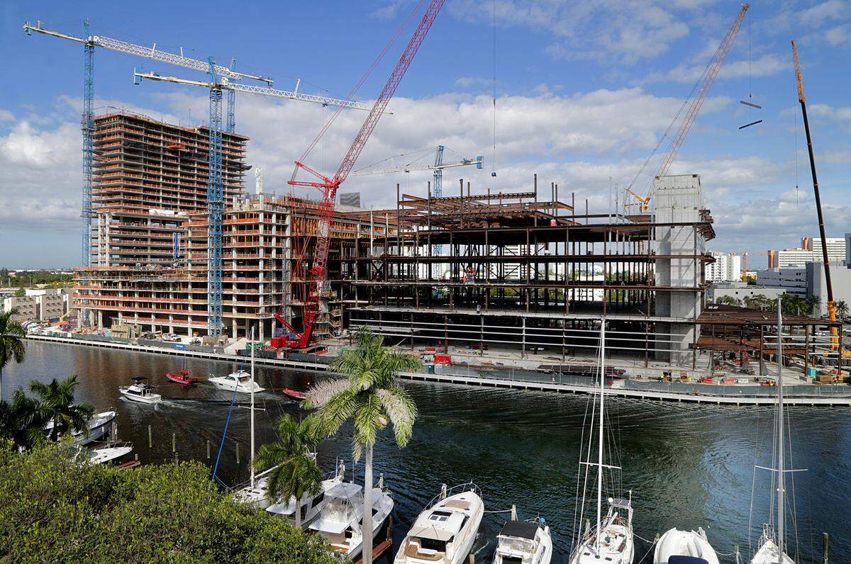 The massive River Landing mixed-use project will bring new rental apartments, offices and a Publix supermarket to the Miami River.
