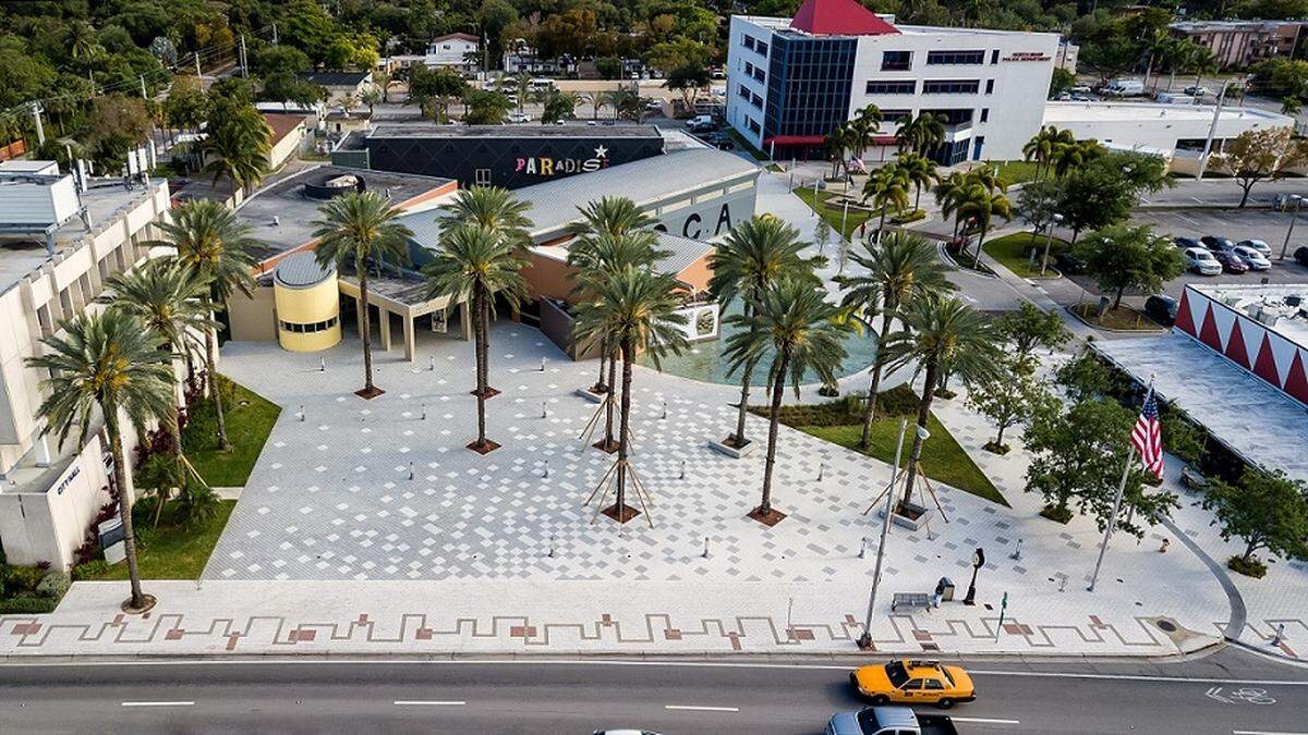 La ciudad de North Miami limita con Miami Shores. Alberga Museum of Contemporary Art (MOCA), en la foto de arriba, la Universidad Barry y la escuela privada de élite Miami Country Day School.