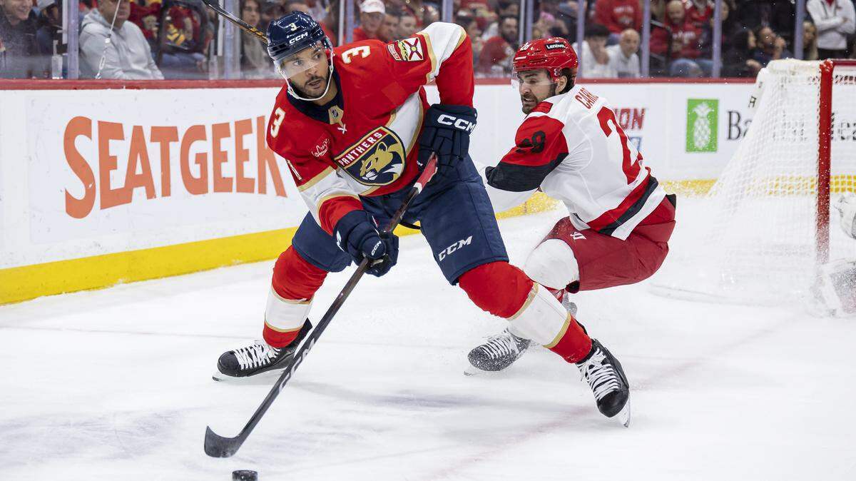 Florida Panthers defenseman Seth Jones (3) looks to pass the puck as Carolina Hurricanes left wing William Carrier (28) defends in the first period of their NHL game at Amerant Bank Arena on Friday, Dec. 19, 2025, in Sunrise, Fla.