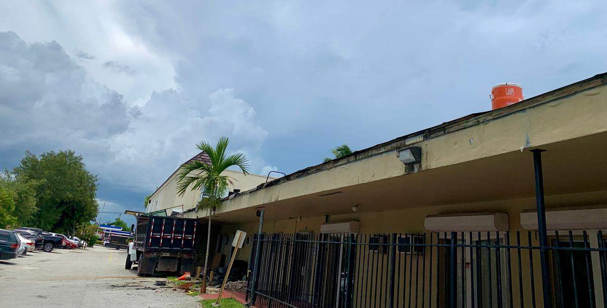 See that roofing teams’ cooler of water atop that tarry roof at a Kendall-area nursing facility? Outdoor workers will want such a setup and take frequent sips because record heat on Aug. 17, 2022, followed by more days of heat indices around 105 can lead to dangerous heat exhaustion and heat stroke, weather experts say.