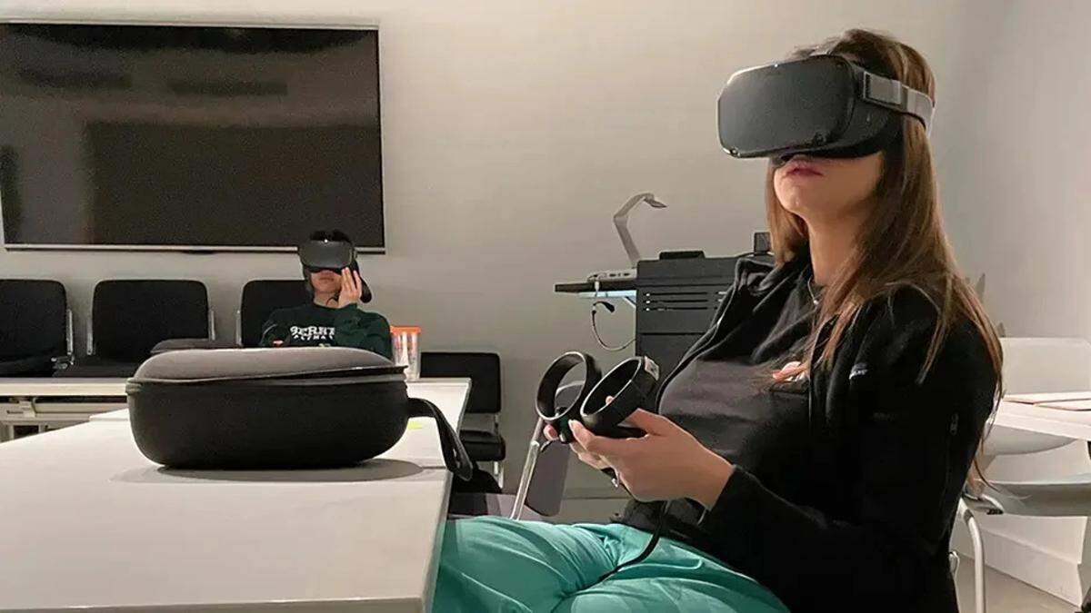 Health-profession students at the University of Miami take part in a virtual-reality session during a 2023 pilot program developed in collaboration with MediaCombo.